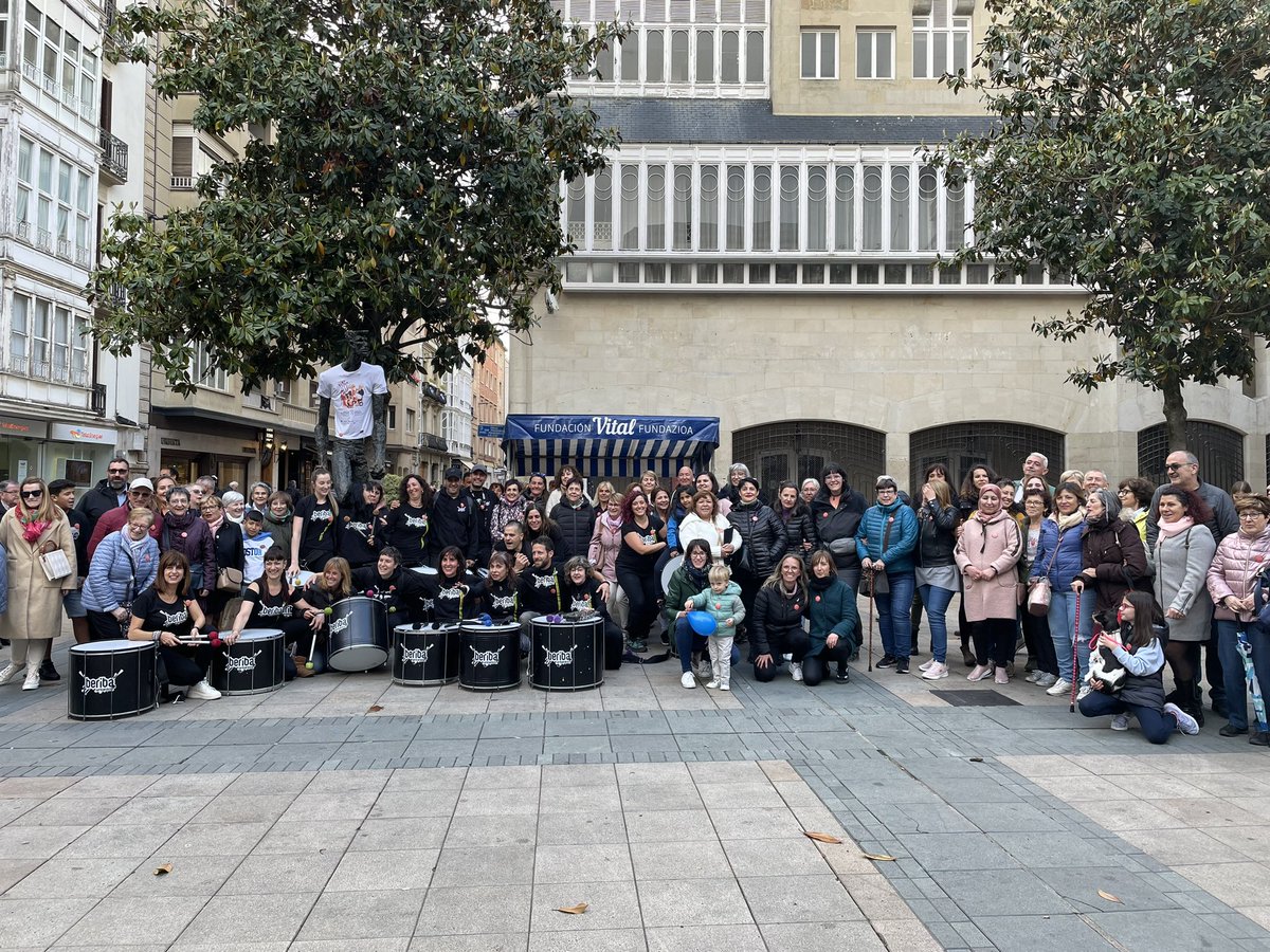vitoriagasteiz's tweet photo. 🥁Fibromialgia eta Neke Kronikoaren Sindromearen Munduko Eguna (maiatzaren 12a) dela eta #ASAFIMA|k topaketa bat antolatu du gaur

✅ En la Plaza del Arca ha estado la concejala de Deporte y Salud, Livia López https://t.co/2Xp0lTgBRL