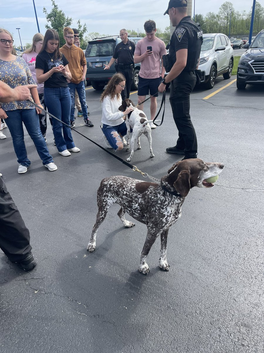 SROKilby's tweet image. Thank you @DAY_IntlAirport and @DaytonPolice for allowing our students watch you train today! #K9 #explosivedetection @MiamiOHSheriff @MiamiEastHS