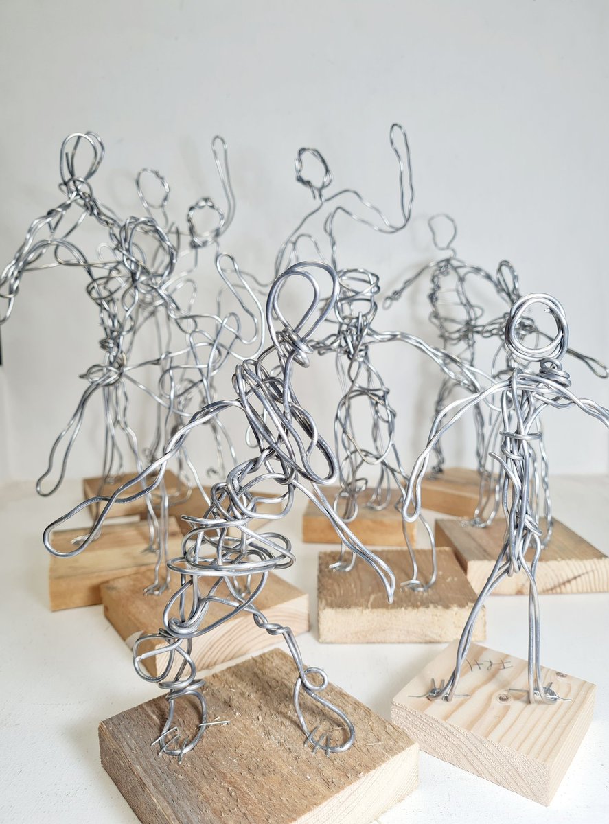 Miss Rhodes tweet media