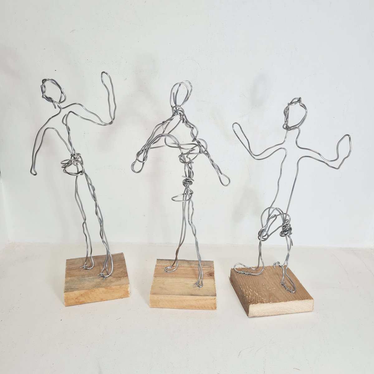 Miss Rhodes tweet media