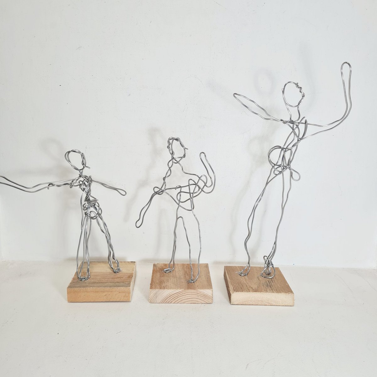 Miss Rhodes tweet media