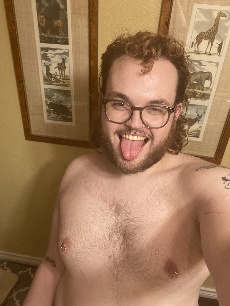 TrishaDelish's tweet photo. It’s my birthday. Pls enjoy this drunk pic from 4 am. Also send nudes https://t.co/KAkIIxTlfw