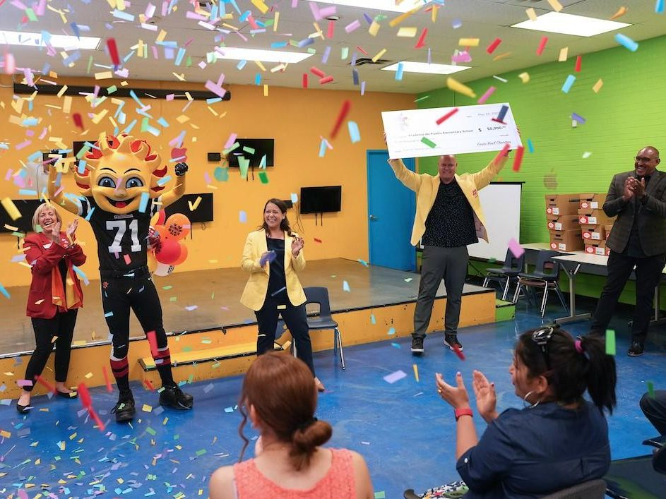 Friendly House tweet media