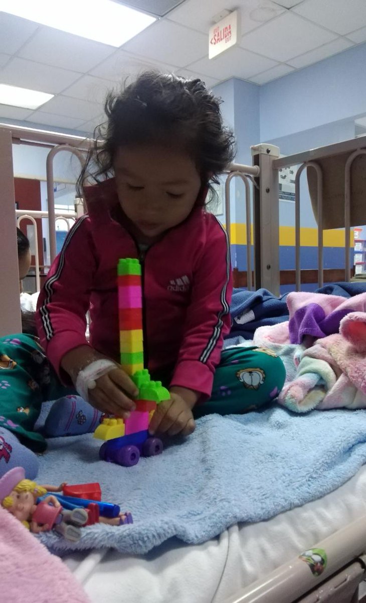 henrygarciame's tweet photo. El @isss_gob_sv ha cambiado mucho, gracias por la atención que le están brindando a mi bebita.
A pesar que siguen hospitalizada ya la veo más contenta. Primeramente gracias a Dios y a los doctores.
 A la primera dama @GRperezalonso y al presidente @nayibbukele por los cambios en el sistema de salud.