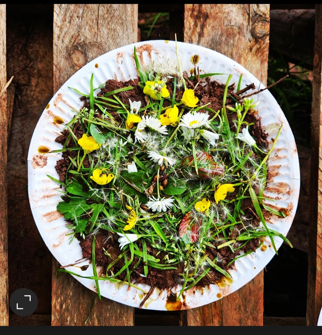 After school Forest Tribe 
Pizzas!
@WarberryLAP @LAPacademies <a href="/17kjw/">Karen Southard</a> 
<a href="/Outdoors_Group/">The Outdoors Group</a> 
#forestschool