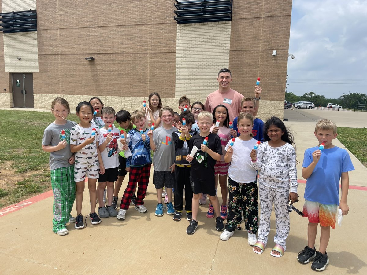 Letter P in our countdown is for pajamas &amp; POPSICLES! Thank you for the sweet treat Mr. Grant! 💚🍦<a href="/Jack_D_Johnson/">Jack D. Johnson</a> <a href="/MrHolladayJES/">Patrick Holladay</a>