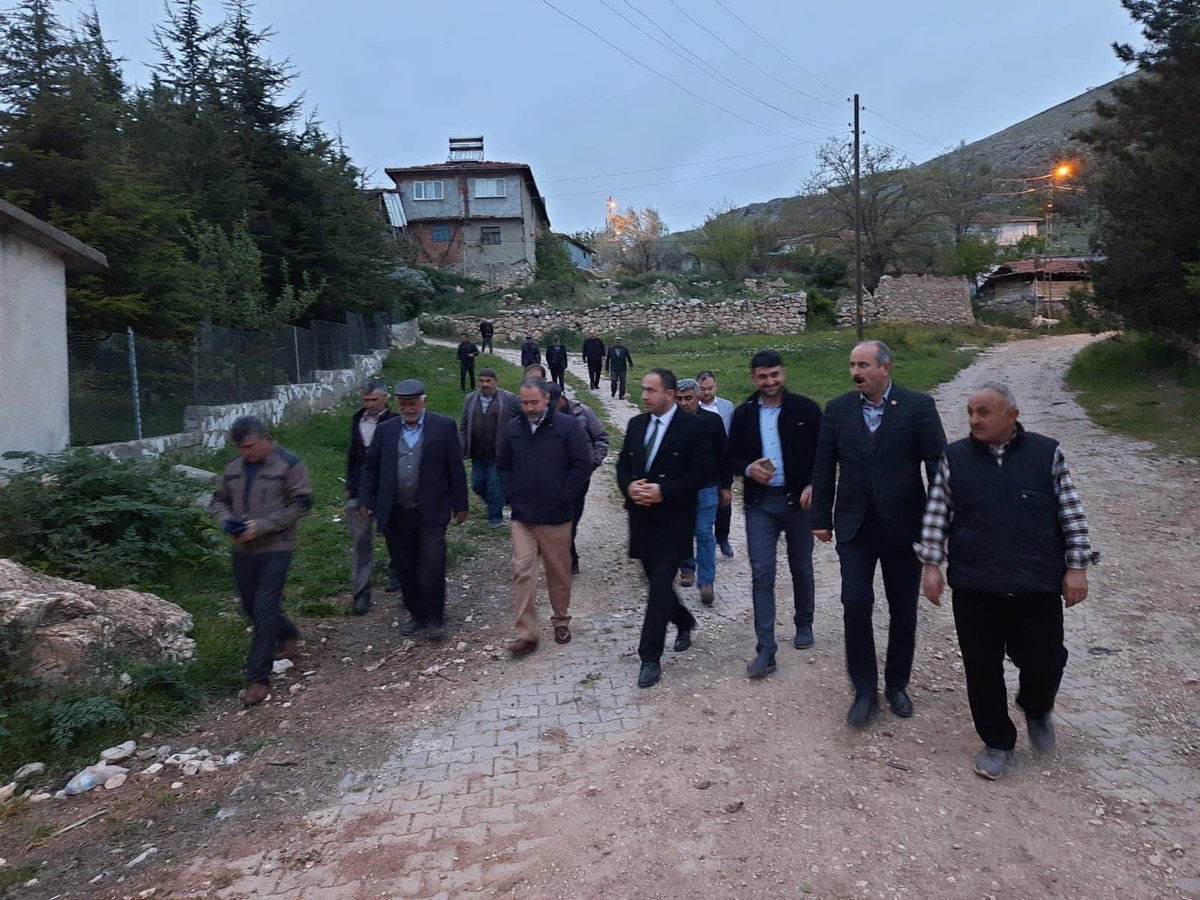 Ademdizer1's tweet photo. 📍Zile 

Köy ziyaretleri kapsamında Zile ilçemize bağlı Üçköy köyünde vatandaşlarımız ile bir araya geldik.

#TürkiyeYüzyılı'nı milletin efendisi köylülerimiz ile birlikte inşa edeceğiz.

#AkParti
#BizBüyükBirAileyiz
#DoğruAdımlaYolaDevam
#TürkiyeYüzyılı https://t.co/WsqBhOUlKI