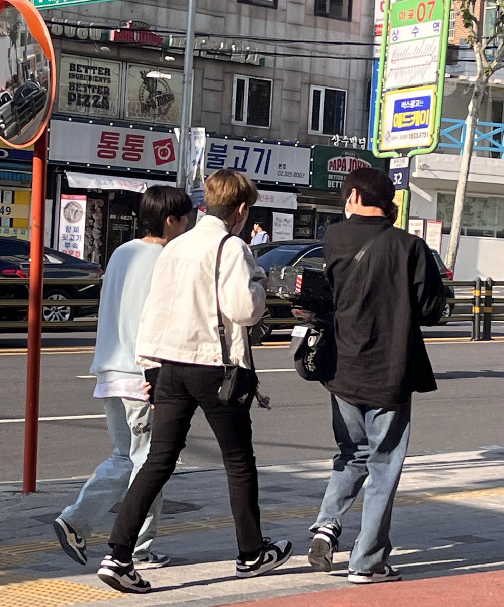 munjung always sandwiched in the middle of leejeong and hanbin 🥹