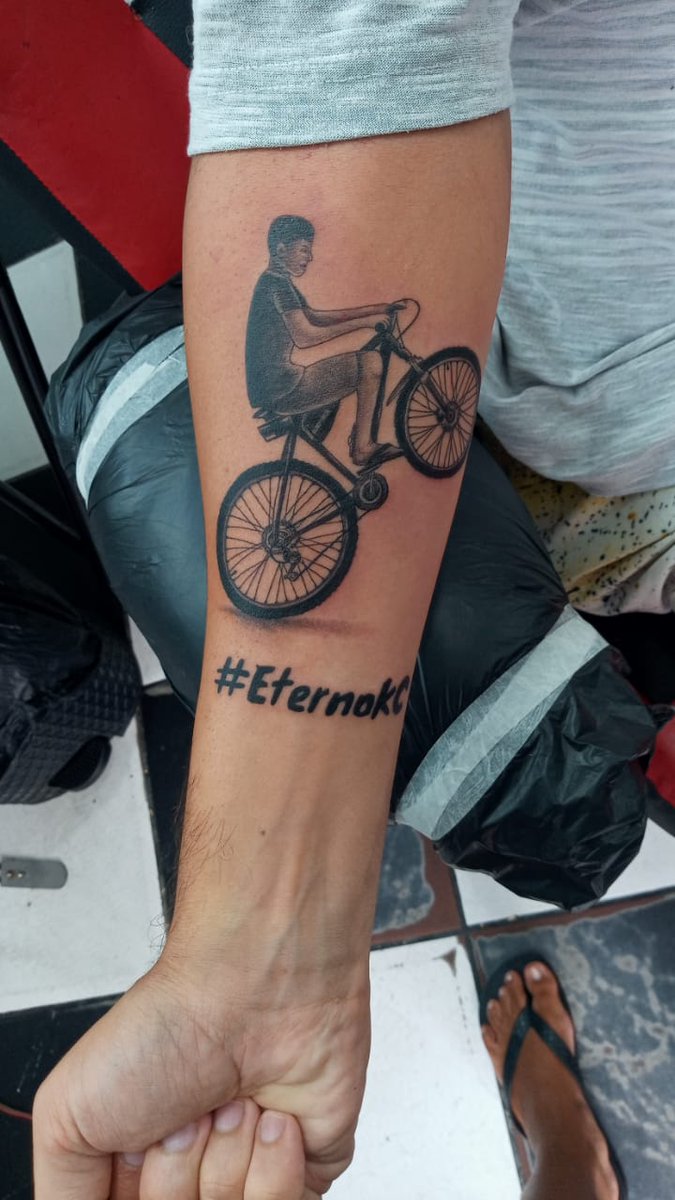 giancruz83's tweet photo. @julia_fontelles Eu sempre disse q jamais faria tatuagem e meu filho gostava.. após a partida dele, eu senti q devia isso a ele, então a fiz por ele https://t.co/GgTYAQCtgB