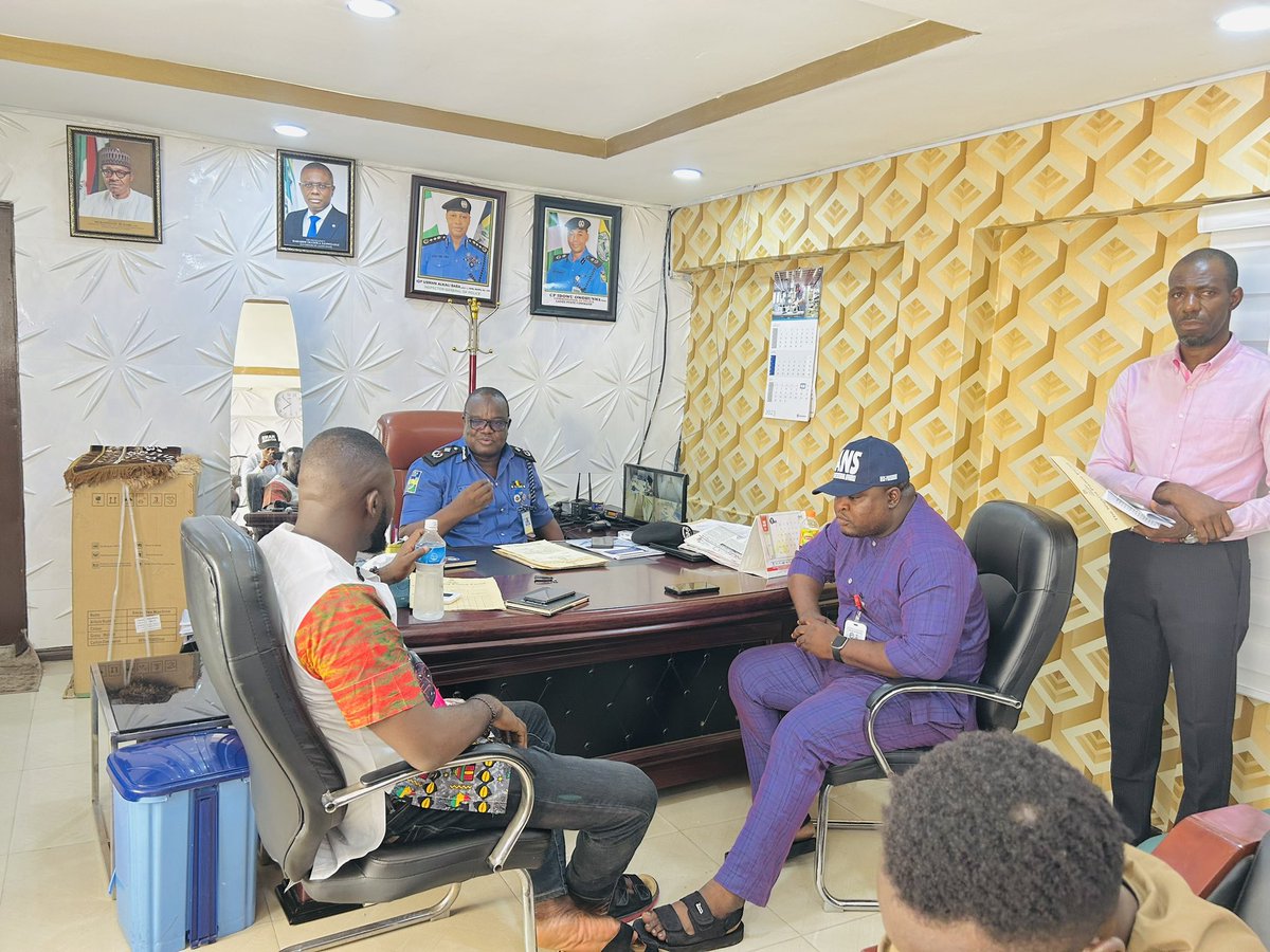 iambabtee's tweet photo. Having exhausted all Avenue of consultation, towards stoping @DStvNg from increasing their existing tariff , we the LEADERSHIP of NANS and @oodua_youths  have started our plans towards picketing their offices Nationwide , starting from Monday 15th-05-2023. https://t.co/2URGUYMqxA