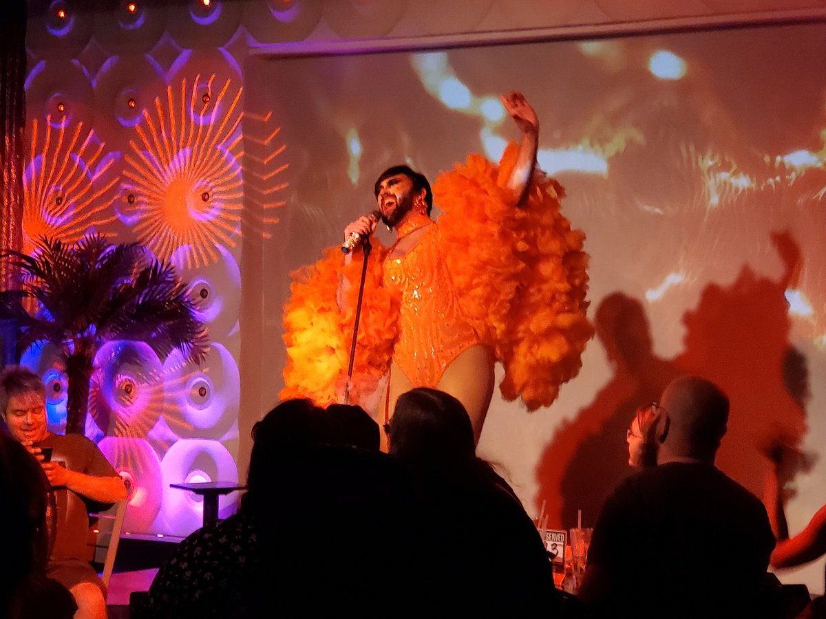 Axelthebigdog's tweet image. Went to my first ever drag show recently and gurl it was fabulous 💅