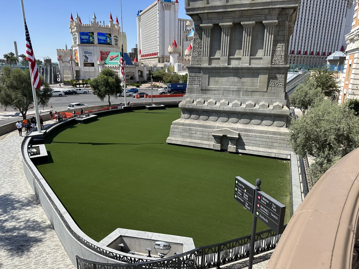 VitalVegas's tweet photo. Fallout of water shortage hysteria at NYNY. Meh. (h/t @JamesInLasVegas) https://t.co/cXOESbQ2lB