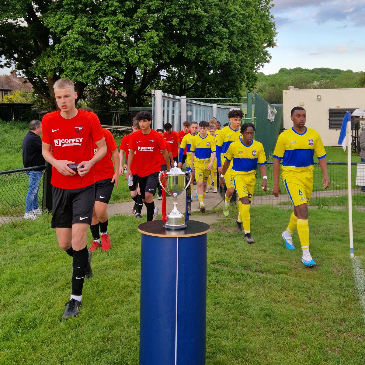 Middlesex FA ⚽️ on Twitter "𝗘𝗣𝗟 𝗚𝗥𝗜𝗘𝗚 𝗨𝟭𝟴 𝗖𝗨𝗣 The teams are out ahead