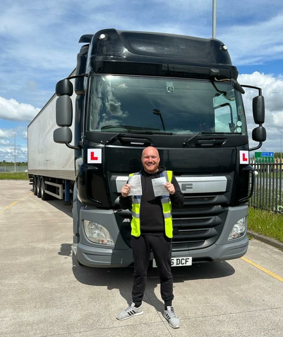 hgvcourses's tweet image. Another 1st time Car to class 1 HGV pass for us with a brilliant effort from Jonathan today.

#wirral #dvsa #cpctraining #deeside #lgvtraining #liverpool #ellesmereport #driving #hgvtraining #LGV #training #courses #birkenhead #wagon #artic #trailer #tractortrailer