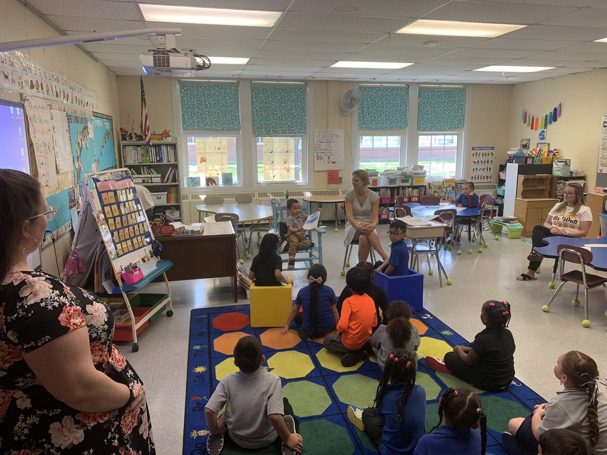 NorrisPandas's tweet photo. Ms. Zaidel’s kindergarten students shared their “how-to” books with first grade students, first grade teachers and other guests today @NorrisPandas. Their hard work earned lots of compliments! 🐼❤️✏️ https://t.co/gDv1Lzmn5Y