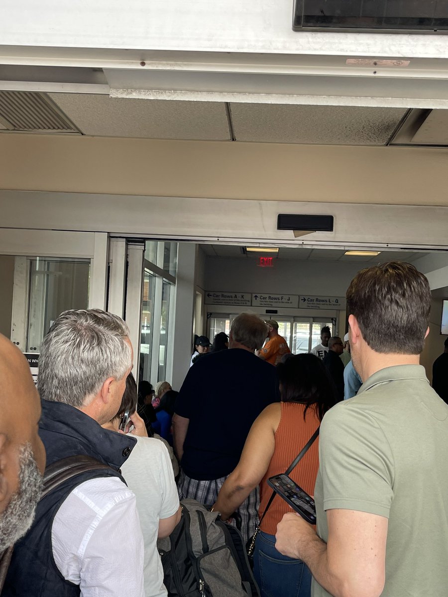 Txpilawyer's tweet photo. @Budget. Waiting at LaGuardia with 30+ customers. Where service is just a word. No fast track https://t.co/iYm4Mi84ac