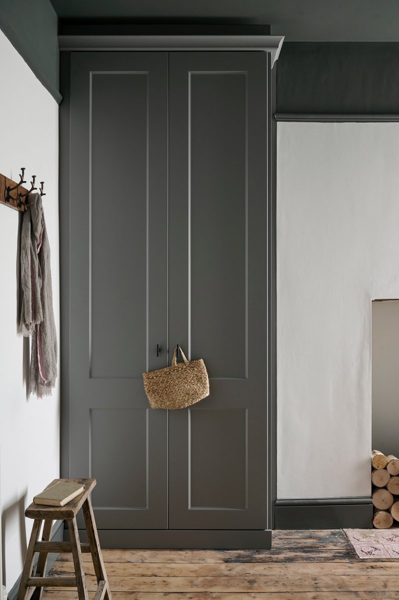 Wardrobes can incorporate a variety of features that are kind to the senses. ☑️ Sound: soft-close doors and drawers will minimise noise pollution. ☑️ Touch: easy-grip handles with a slim profile make opening and closing doors easier. A textured surface can provide additional g