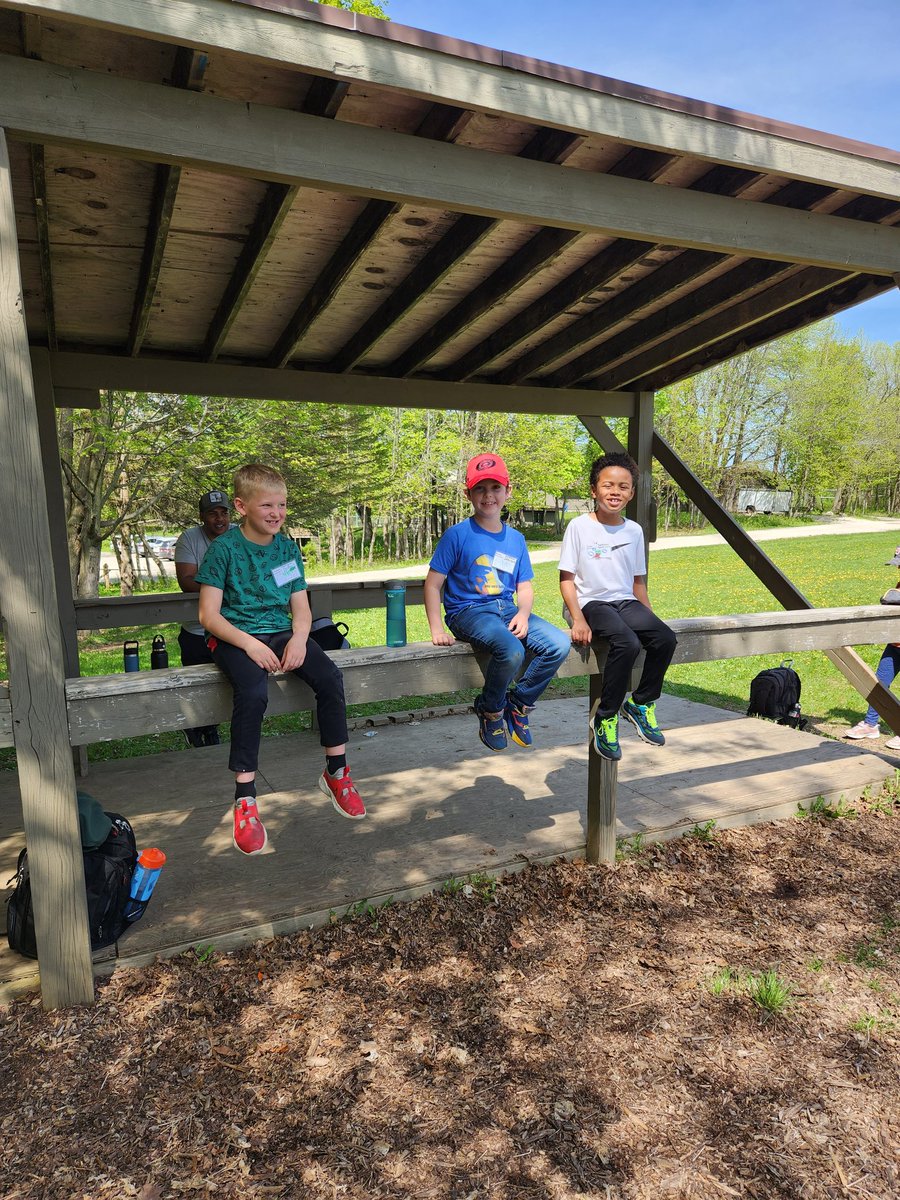 MrsMeinholz's tweet photo. So much fun, laughter, bonding, and learning happening at camp! Even the parents are getting into the action! @usmsocial #usmfac https://t.co/lukLGG7wM8