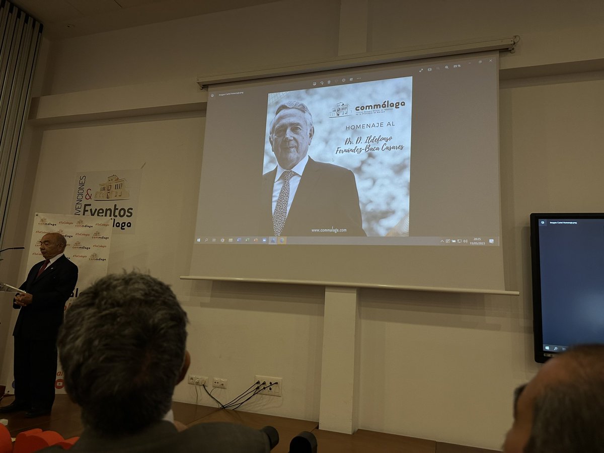 Hoy en el Colegio de Médicos de Malaga se homenajea al Dr. Ildefonso Fernandez -Baca. 
Grandísimo profesional y si cabe mejor persona y amigo,
Siempre dispuesto a ayudar a cuantos le rodeaban.
La sala Cubo llevará para siempre su nombre