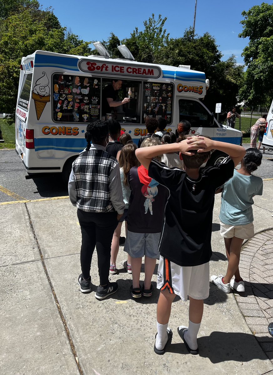 beccanson's tweet image. Thank you @SouthAvenuePTA 
We loved our ice-cream!!!!