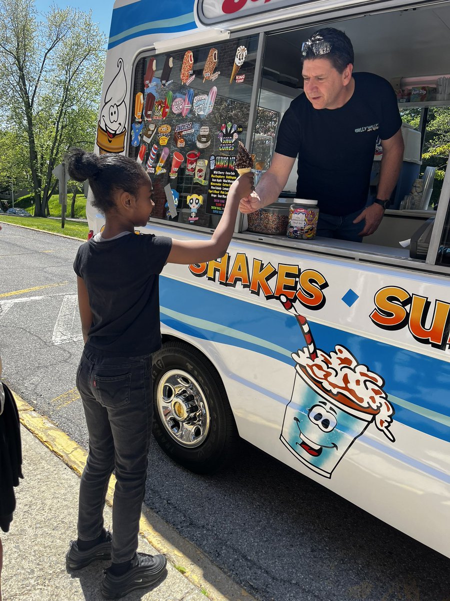 beccanson's tweet image. Thank you @SouthAvenuePTA 
We loved our ice-cream!!!!