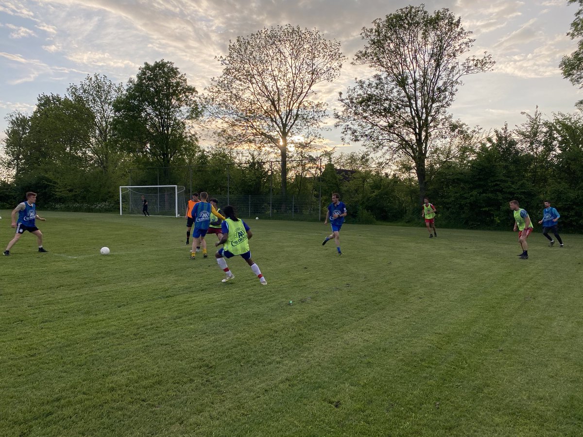 svzsc62's tweet photo. Laatste training voor de derby #redwhitearmy https://t.co/JoTc7210eT