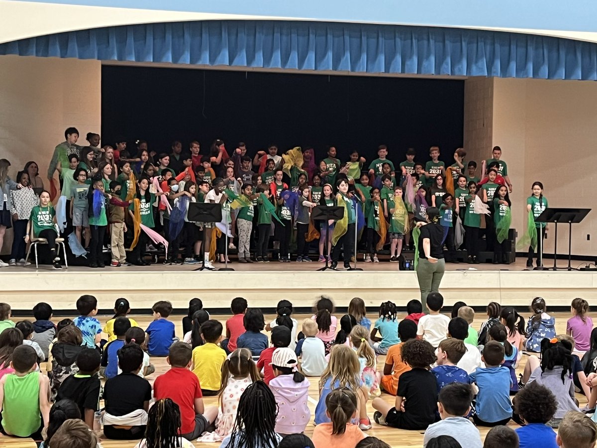 Orchard Hills had two amazing Principals for the Day! We stayed very busy~ morning arrival, announcements, vocal music concert, classroom visits, pizza &amp; treats! #OutstandingOH <a href="/NoviEdFound/">Novi Educational Foundation</a>