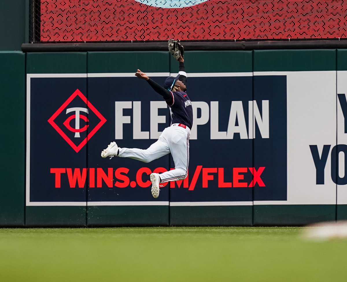 Twins's tweet photo. Air Gordon https://t.co/RoW5s9e0fT