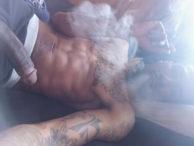 Who want smoke wit me ?! 😈🍆💨 #HELLO https://t.co/LgaOrj496E<a href="/tag/hello"class="tags">#HELLO</a>