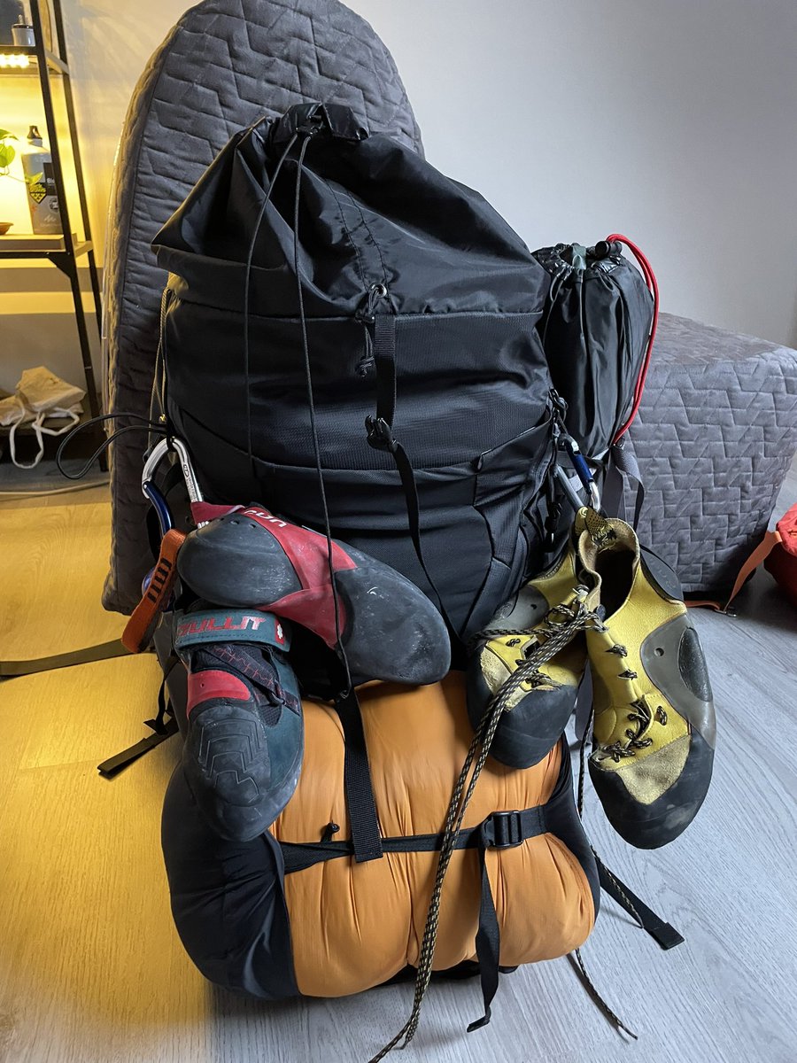 glhm_cst's tweet photo. Préparation pour un week-end en Belgique, mais pas pour la bière 🧗🏻 https://t.co/6LkglPhLsr