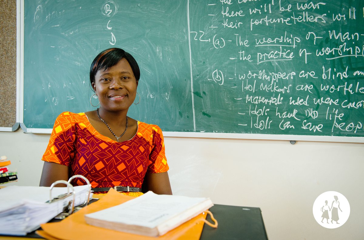 Camfed's tweet photo. “If you educate a girl, you educate the whole nation.”  

Teacher Mentors, like Mercy, are government teachers who receive specialized training from CAMFED. 👩🏿‍🏫They play a critical role in delivering the holistic support needed for students to stay in school and succeed. 🏫🫶🏿 https://t.co/BCw78b36G1