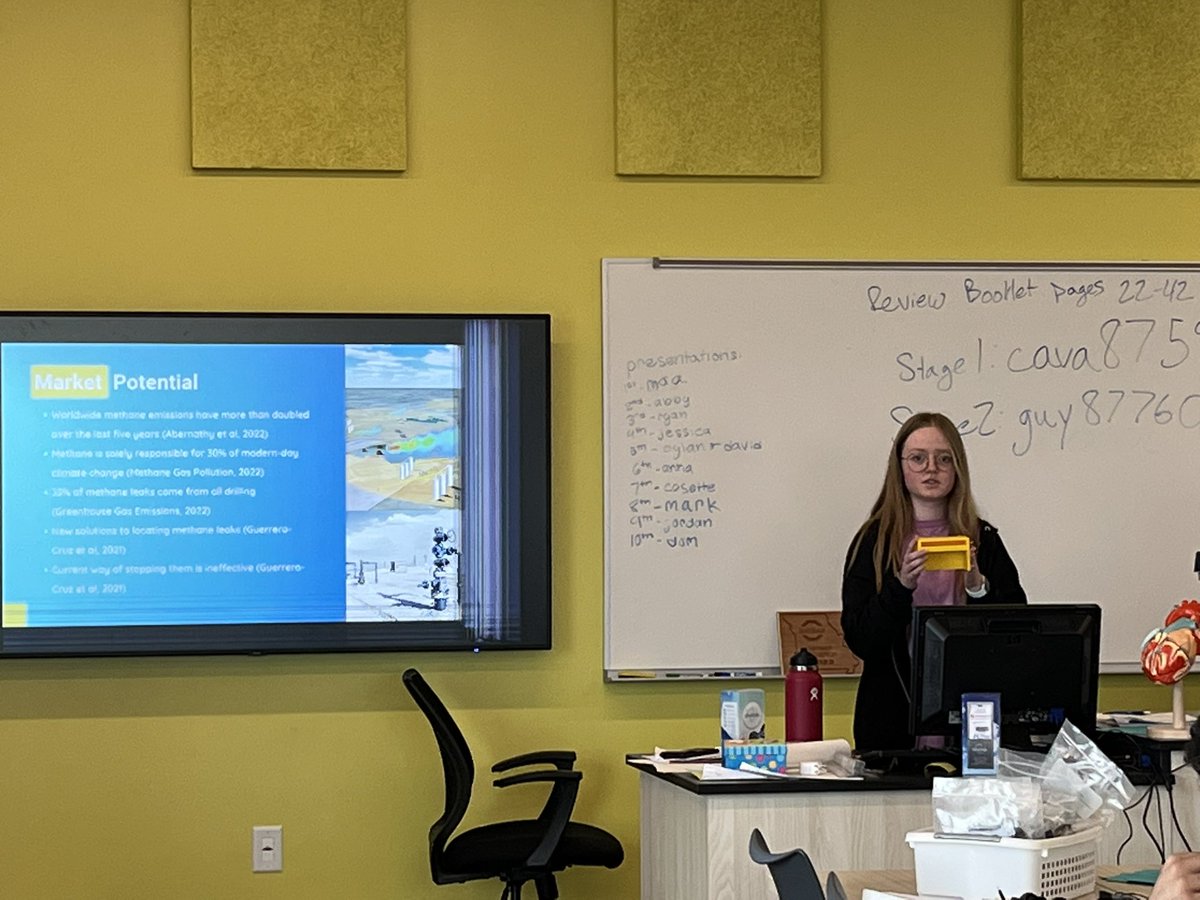 rae_lani's tweet photo. Oh, the innovation in BioMed with these amazing seniors and their fascinating studies! 🧬👩‍🔬🧫#3DPrototypes #UniversityConnections #YouTubePodcasts
@CoachRohrPCHS @PCHSprincipals https://t.co/zIVMkCrdTC