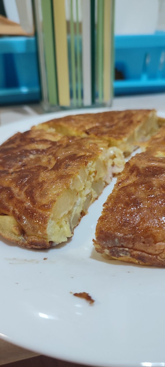 El otro día hice mi primera tortilla de patatas con pavo y queso