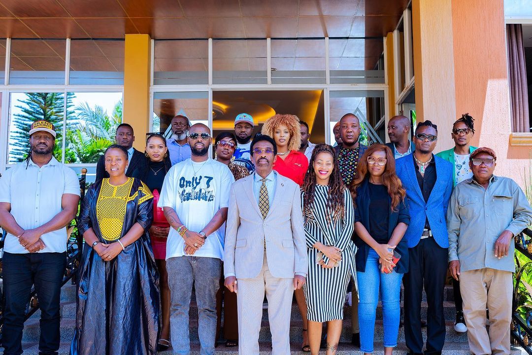 NinarozMusic's tweet photo. It’s impossible to stop someone who has a clear GOAL.
We honored to be with the right hon minister of security MR JIM MUHWEZ”
#unmf
#copyrightwar
#unitedasone https://t.co/WIpk9MthBV