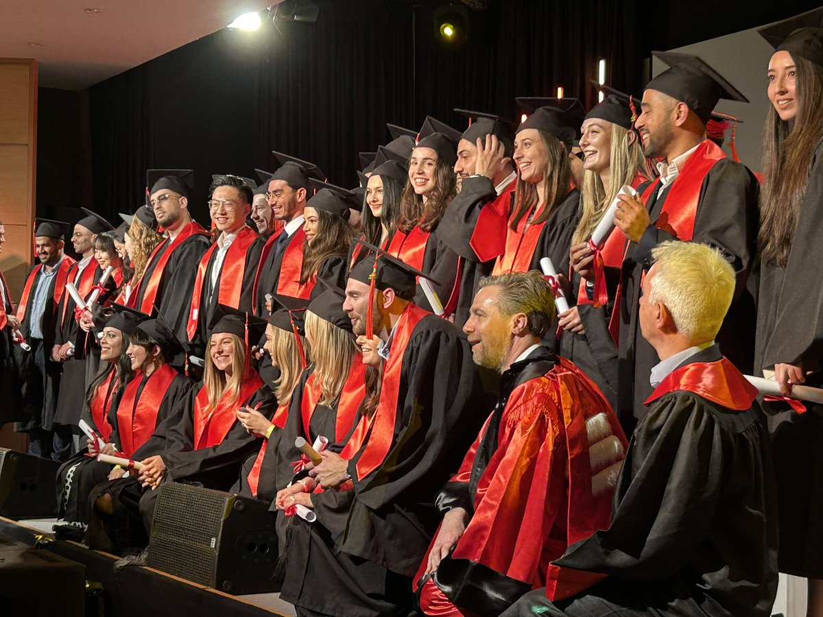 EMLYON's tweet image. They are officially entering the great @emlyonalumni family ✨🎓 Congratulations to our new emlyon graduates! #masterofscience #emlyon