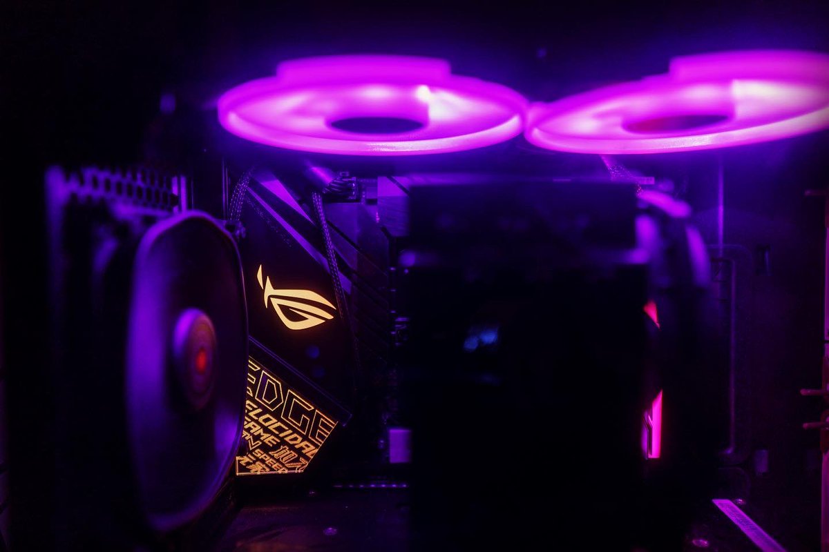 mohema's tweet photo. @NZXT Rig 1 (pre covid) vs rig 2 (past covid) https://t.co/suWJkW838s
