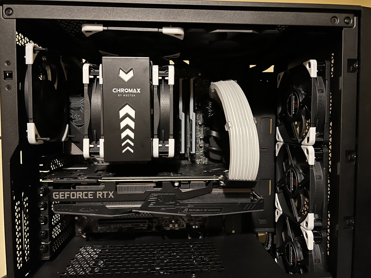 mohema's tweet photo. @NZXT Rig 1 (pre covid) vs rig 2 (past covid) https://t.co/suWJkW838s