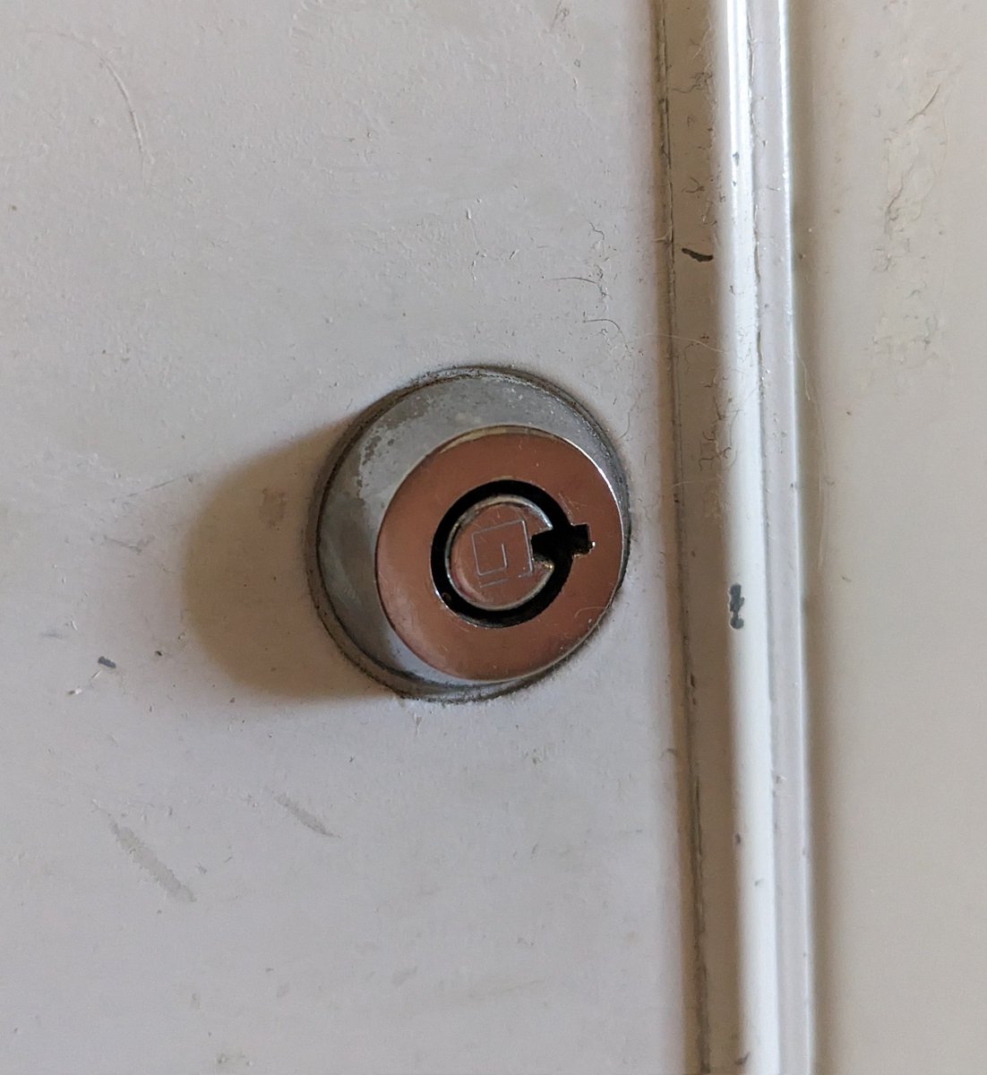 warlocknload's tweet photo. @LockPickingLwyr what kind of lock is this and what episode of your YouTube channel shows how to non-destructively circumvent it? https://t.co/Dv8yKeqI5X