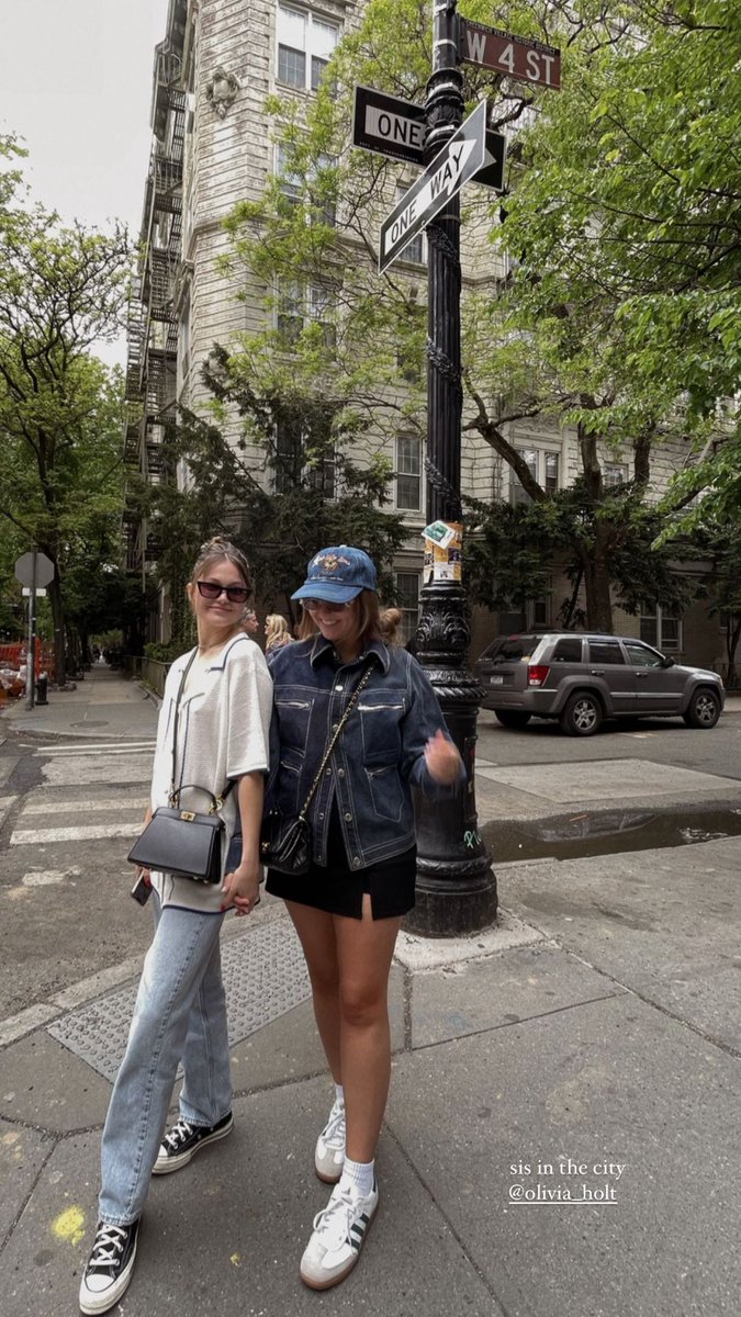 #PHOTO - Olivia et sa meilleure amie Natalie à New York le 5 mai.