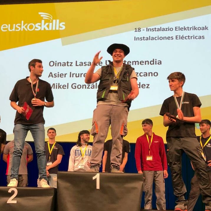 hernanilhii's tweet photo. ZORIONAK Mikel! #euskoskills2023 ko 1go postuan geratu da gure #GoiMailako SEAko ikaslea!Eta guretzat berezia garaipen hau,Mikelek bere ibilbidea #OinarrizkoLanbideHeziketan hasi zuelako eta harro gaudelako lortzen ari denaz!💪
@FPeuskadi @ikaslangipuzkoa https://t.co/NwrLiP3PaL
