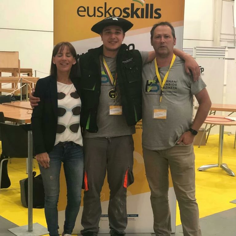 hernanilhii's tweet photo. ZORIONAK Mikel! #euskoskills2023 ko 1go postuan geratu da gure #GoiMailako SEAko ikaslea!Eta guretzat berezia garaipen hau,Mikelek bere ibilbidea #OinarrizkoLanbideHeziketan hasi zuelako eta harro gaudelako lortzen ari denaz!💪
@FPeuskadi @ikaslangipuzkoa https://t.co/NwrLiP3PaL