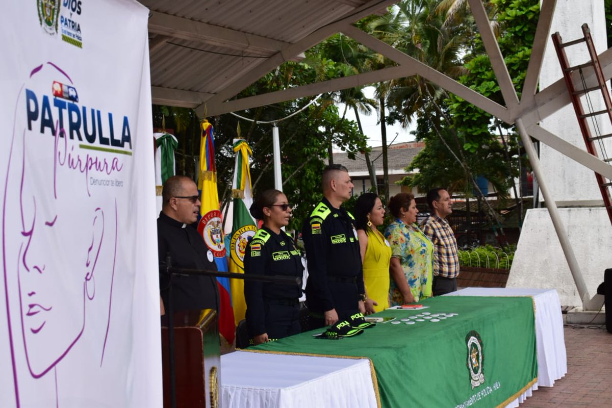 HuilaPolicia's tweet photo. #Campoalegre | Lanzamiento de la estrategia 'Patrulla Púrpura', la cual articula todas las especialidades de Policía para la atención de conductas que puedan afectar la vida e integridad de la mujer, familia y género.
#DiosYPatria https://t.co/TTgkg9HBtU