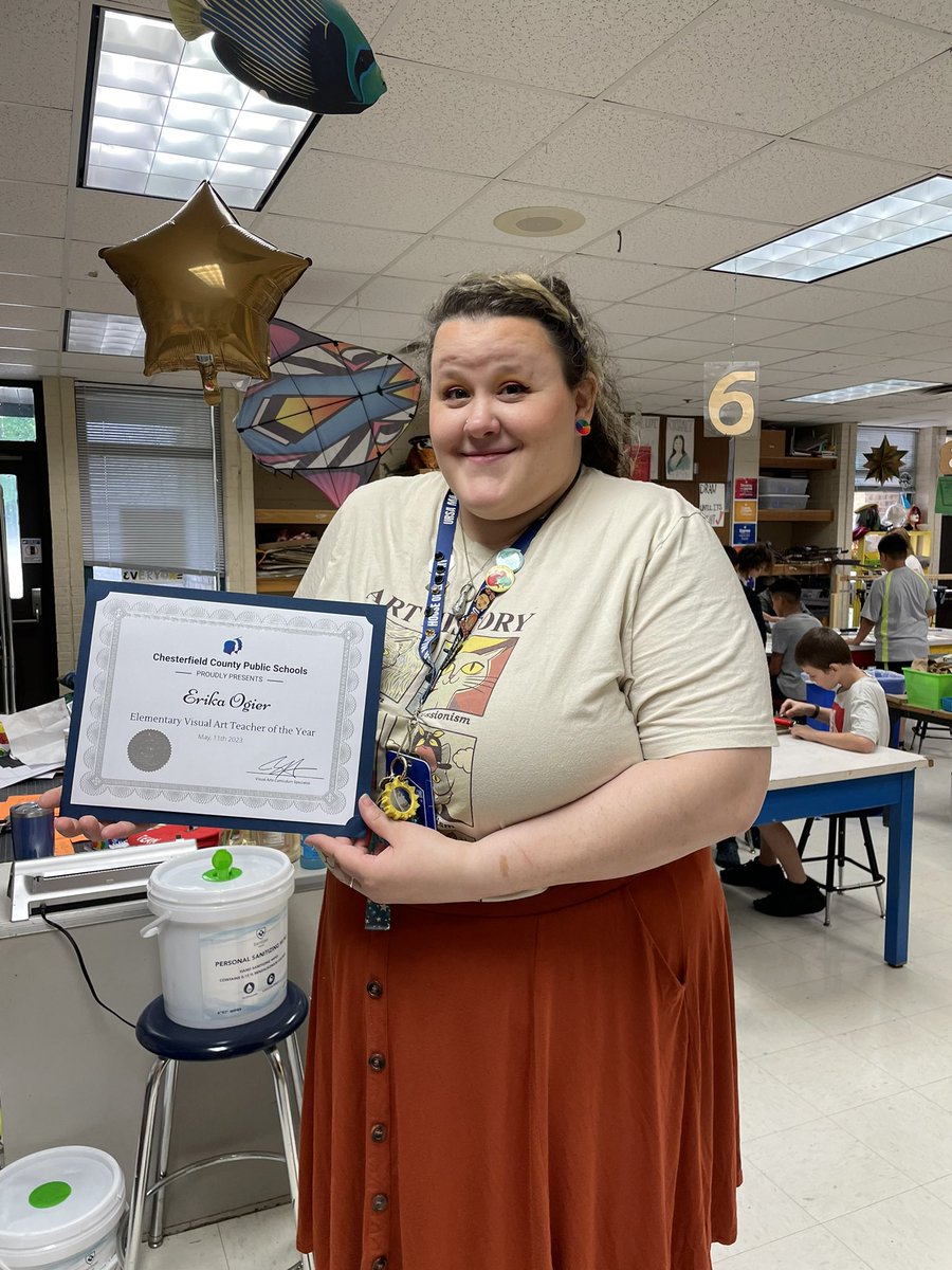 SCES_Resource's tweet image. CONGRATULATIONS Ms. O!!! She was named CCPS Elementary Art Teacher of the Year! Shining so bright!!! @ccpsinfo @CCPSVISARTS @SCESStars #oneccps