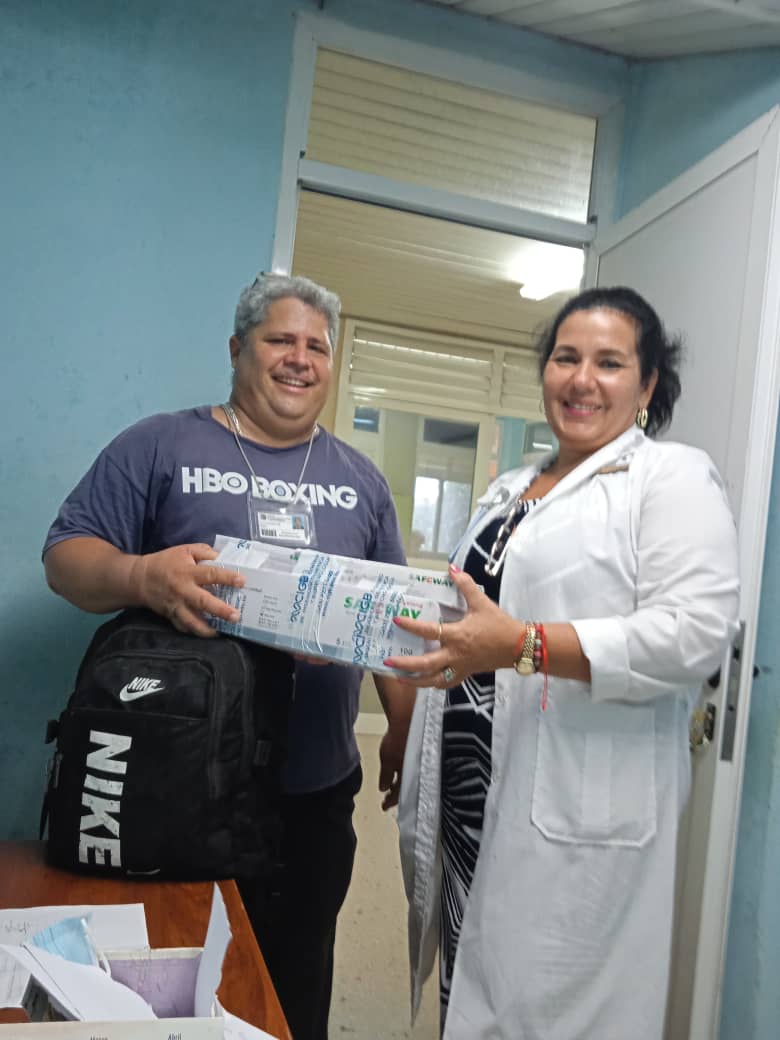 Entrega al Servicio de Dermatología de material estéril para la aplicación del Heberferon por parte del CIGB. <a href="/DPSHabana/">Dirección General de Salud La Habana</a>