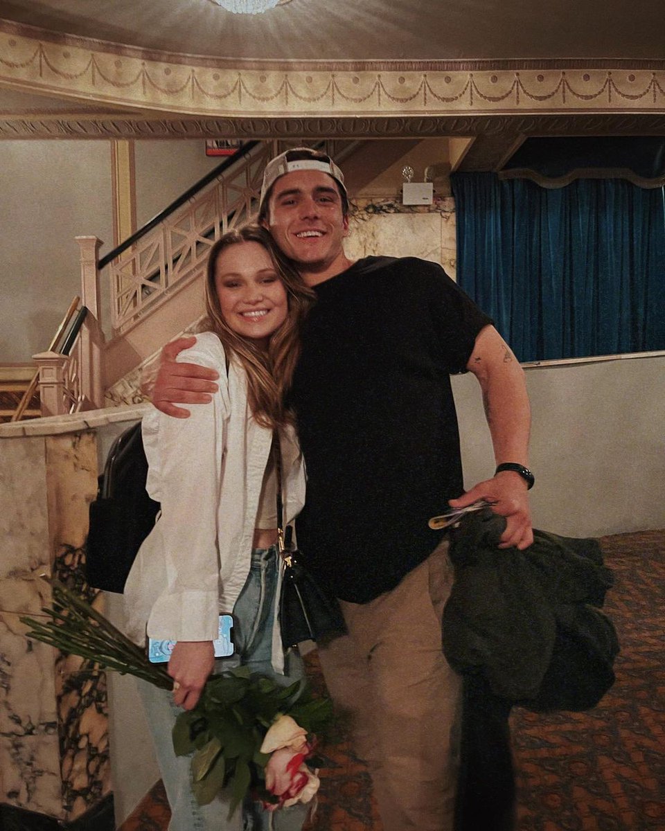 #PHOTO - Olivia et Charlie Gillespie après sa représentation de la comédie musicale "Chicago" à New York le 7 mai.