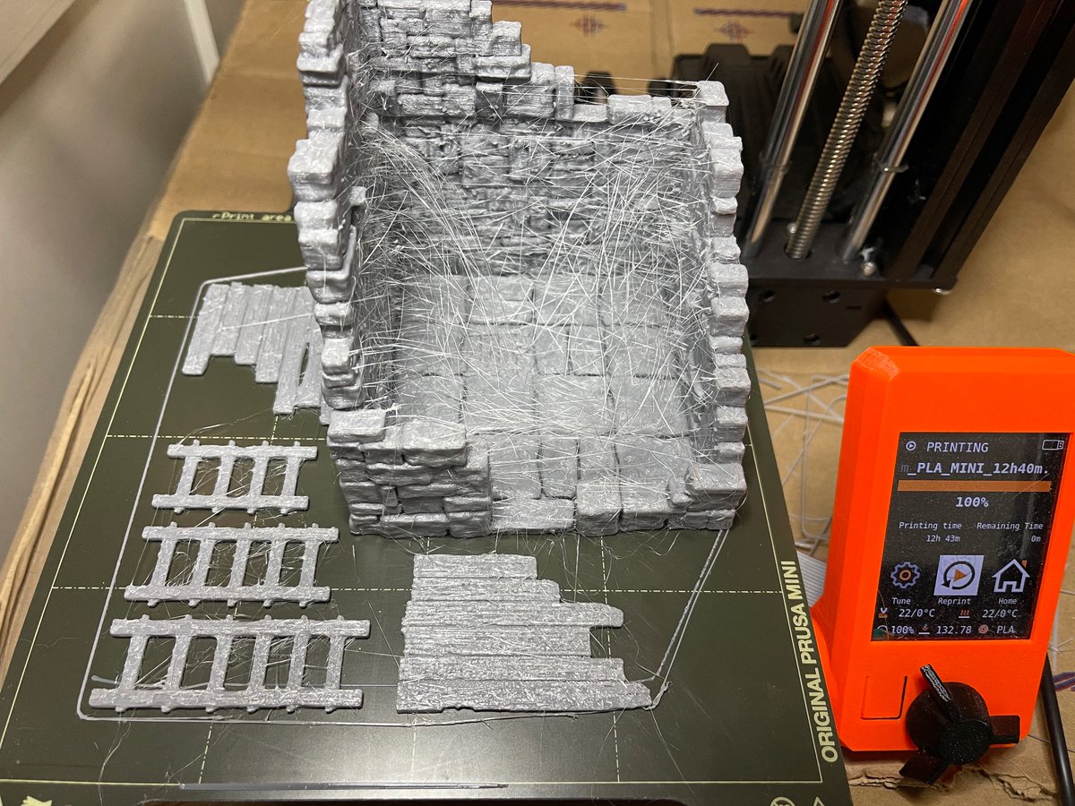 makerhacks's tweet image. I bought a cheap little compact hot air gun but really I need to dry my filament and probably also dial in retractions for 0.6mm nozzle