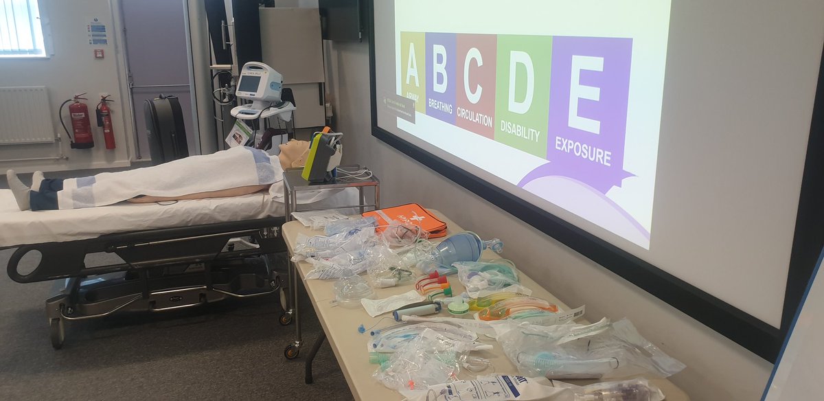 A great day teaching new starters #resus awareness today as part of our ED New Starter programme. 6 weeks of getting the fundamentals of #ED down while discussing future education opportunities! #EDNurse #NurseEducation #EmergencyNursing @UHB_SoN @uhbtrust @UHBPreceptee