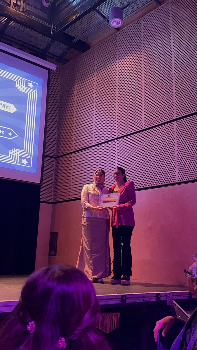 VRubioMarquez's tweet photo. Such an honour to have been the winner of the “Personal and Professional Development Award” 2023 granted by the @lsesu of the London School of Economics and Political Science @LSEnews @LSEPublicPolicy Many thanks to all my students! 🙏🏻⭐️🙌🎉📚🤓 https://t.co/1Fub9F0LHL