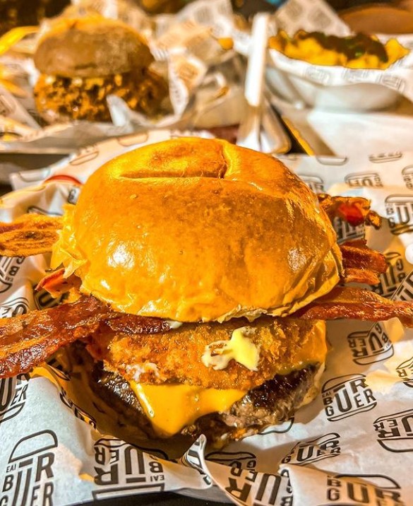 liviasalves's tweet photo. E ai, bora comer um BURGUER?

https://t.co/jmxOS4jmjK (clica aqui para saber mais) https://t.co/6M1mkZlLfp