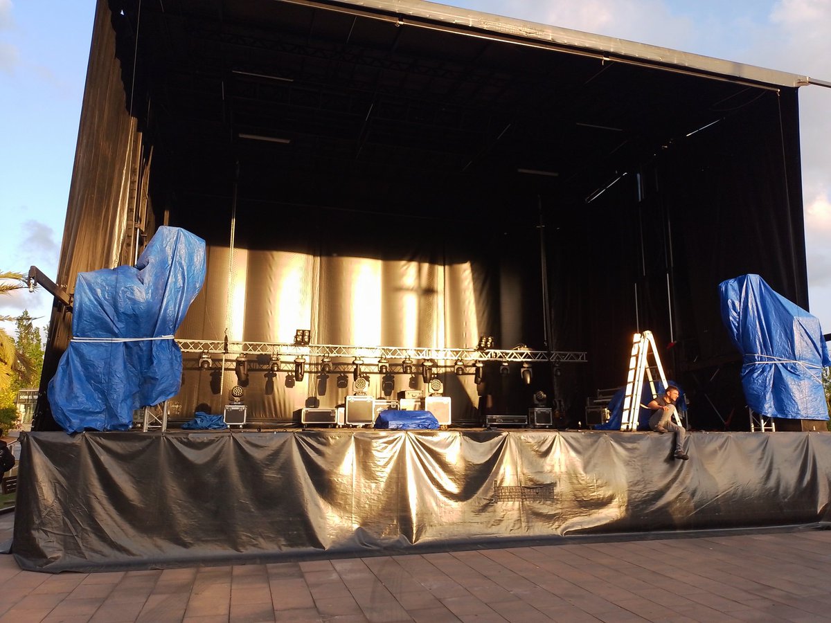 innerfoolband's tweet photo. Muntant l'escenari‼️
🚨🚨 Aquest dissabte 13 de maig, a les 20h (puntual), toquem a la Fira de la Cervesa de Rubí. Debutem com a Inner Fool, grup amb nou cantant, i cançons inèdites 🚨🚨
#innerfool #rubí #rubi #rubícity #rubicity #barcelona #concert #live #show #rock #alterntive https://t.co/cHN7Sfnm1I
